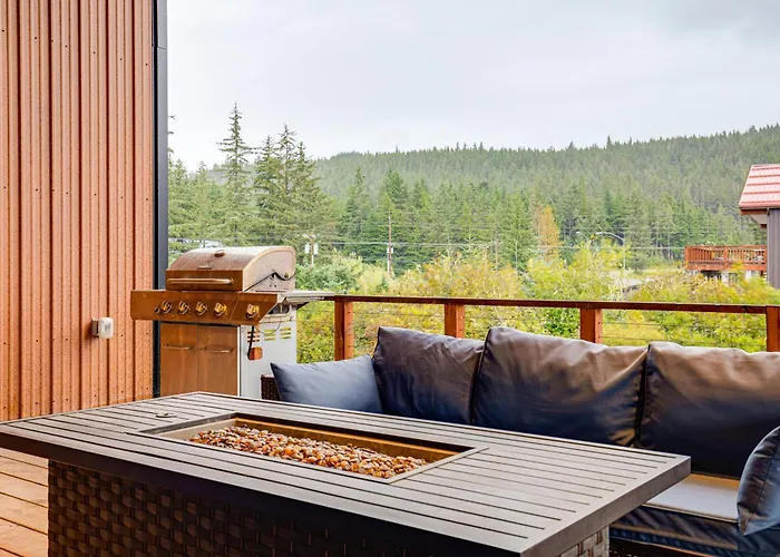 Mendenhall Valley Escape W/ Furnished Deck!