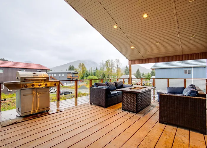 Mendenhall Valley Escape W/ Furnished Deck!